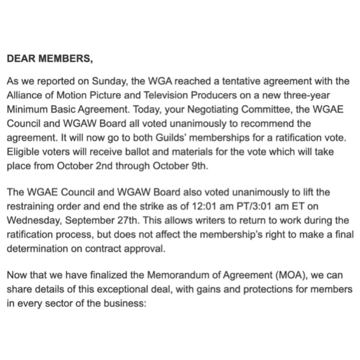 Após 148 dias, a greve dos roteiristas ganhou oficialmente um fim. De acordo com a Variety, os conselhos da WGAE e da WGAW votaram por unanimidade pelo fim da greve dos redatores, a partir desta quarta-feira (27), após um acordo provisório sobre um novo contrato com a Alliance of