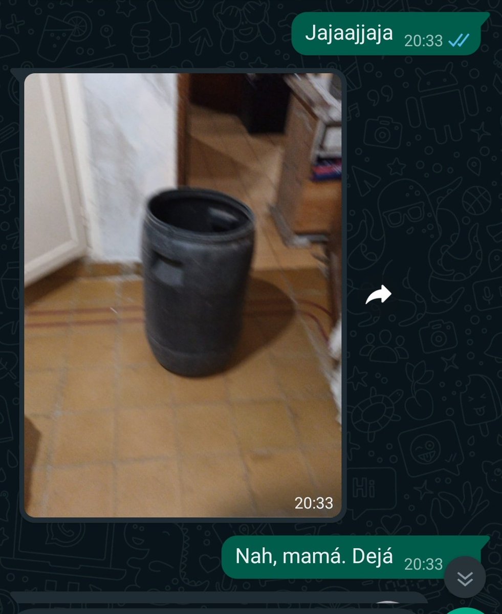 robichuit's tweet photo. Estoy mudado a un nuevo lugar hace poco y no tengo cesto para la ropa. Mi mamá muy emocionada me dijo que me daba uno. Me manda foto. Yo no les puedo explicar lo muy atravesada por la humildad que está esta familia jajaj https://t.co/IKb0u328GN