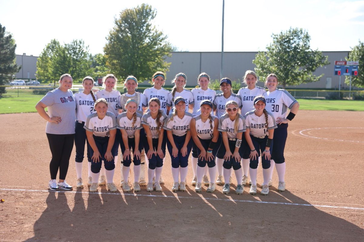 LnsSoftball's tweet photo. Great day to be a Gator!  Senior night win over LSE 11-1.  

🐊🥎 #ACT https://t.co/ZnV3eGKQvj