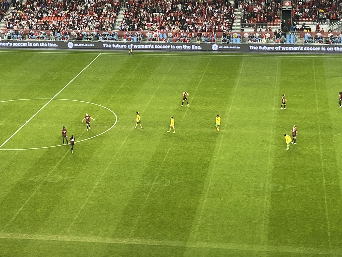 BenSteiner00's tweet photo. 🇨🇦CANADA TO THE OLYMPICS🇨🇦

The Canadian women’s national team qualifies for the Paris 2024 Olympics next summer.

A refreshing setup and a 4-1 win on aggregate against Jamaica.

The Olympic gold medal defence is on. 

Insane scenes here at BMO Field.

#CanWNT #Paris2024 https://t.co/0B559WStEM