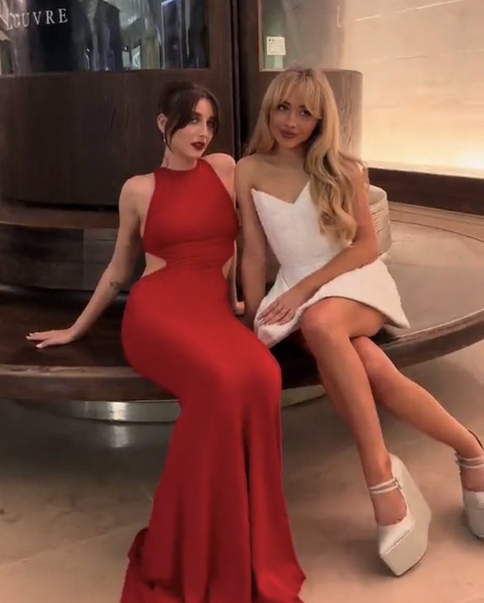 lilmoopsboiis's tweet photo. EMMA AND SABRINA OH MY GOD https://t.co/d4hNSR5rwt