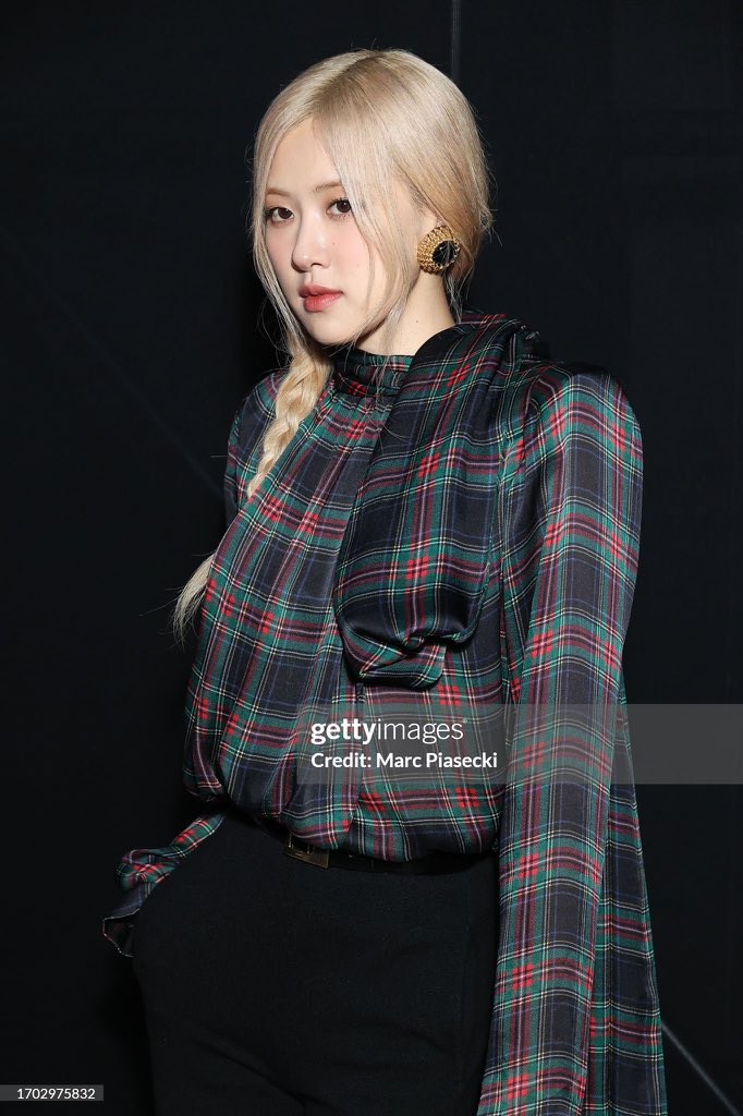 Linkie15723918's tweet photo. Ảnh hung thần gettyimages chụp mà t tưởng ảnh fansite chụp ko á bây ơi🙂chị ta đẹp bất chấp❤️‍🔥❤️‍🔥

ROSÉ AT YSL PFW24
#ROSÉxSaintLaurent @YSL https://t.co/auv5mCqzci