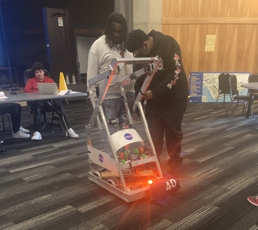 mc2stemglsc's tweet photo. Thanks to our other MC2STEM sites and Coach Wenz for having their FIRST team come visit! https://t.co/VGKrrIxNxc