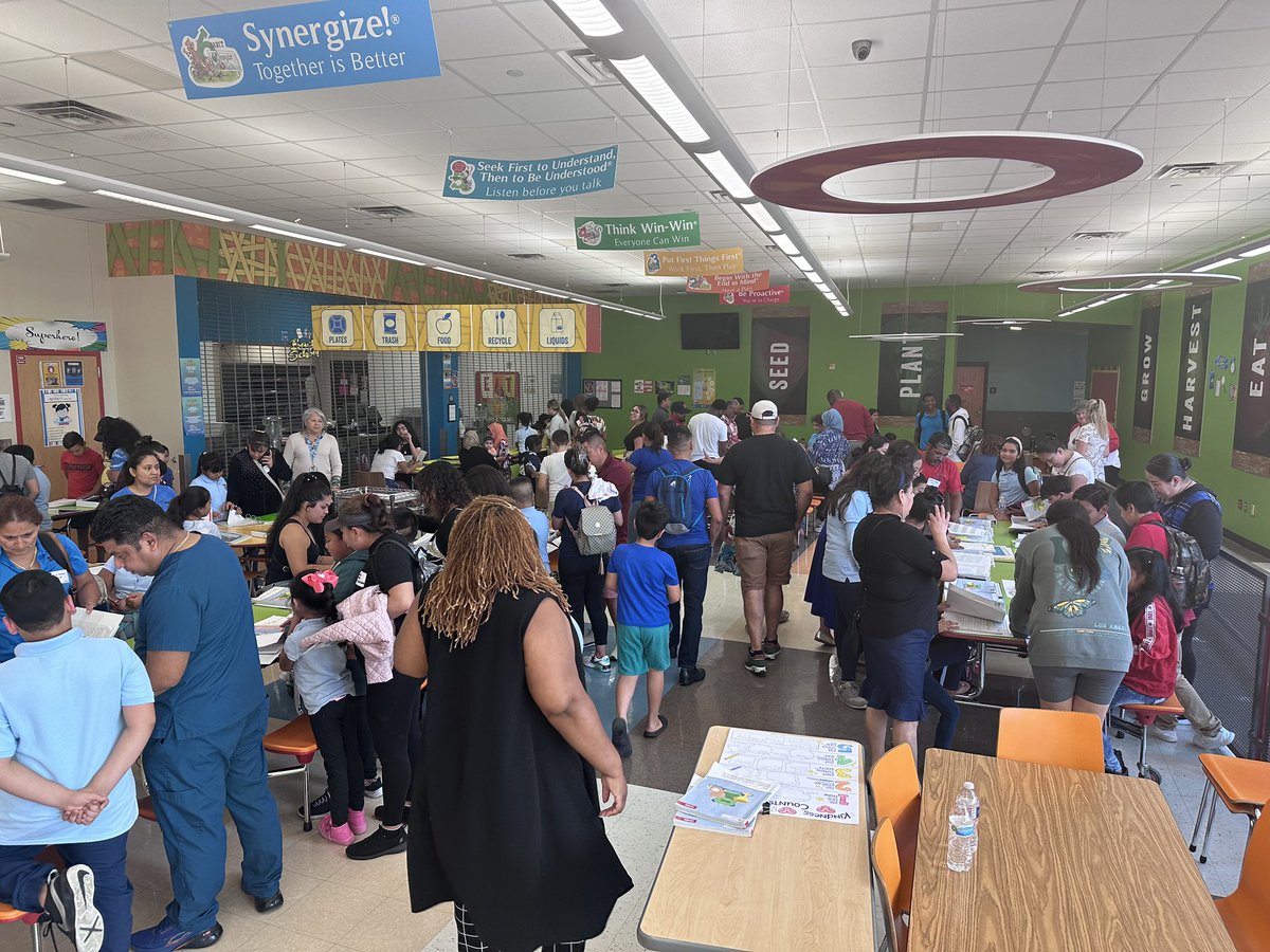 JackLoweSrES's tweet photo. 4TH GRADE SHOWCASE✨ #everythinginexcellence #outstandingowls @SHARDEECRYSTAL @DallasISDSupt @RyanZysk @THuittDISD @DanforDISD @SBarrios_DISD @conradschools https://t.co/rgD5RsPSDC