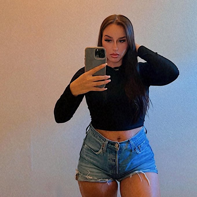 Alexa- play search &amp; rescue by drake 🗣️ https://t.co/cP8hBTnjBB