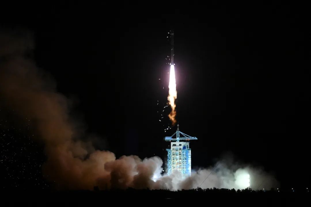 CNSpaceflight's tweet image. Cool shots of a night launch
