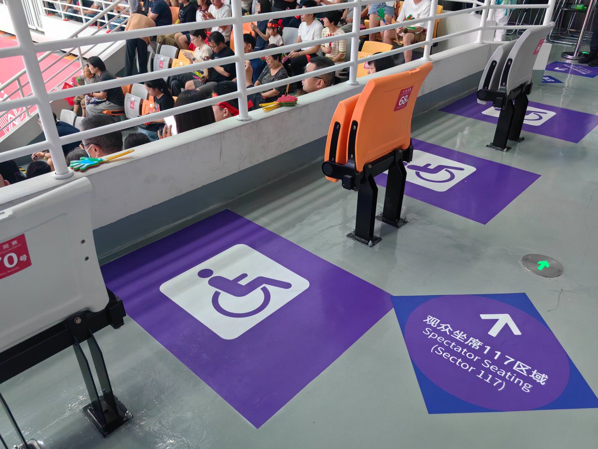 The Hangzhou Asian Games in China has set up an exclusive viewing area for spectators using wheelchairs, and volunteers provide entry guidance and other services for the above groups, which is very considerate.杭州亚运会为使用轮椅的观众设置了专属观赛区域，场馆志愿者为以上人群提供入场引导等服务，非常贴心。#AsianGames2023 #China #杭州亚运会 #文明中国