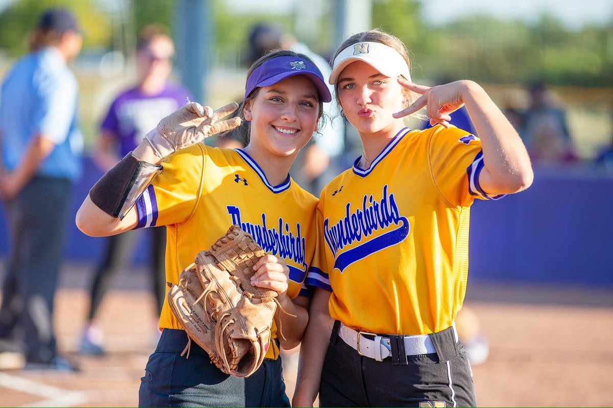 T-Bird 🥎 dub! @Tbird_softball 14 @CHSEagleSB 4 @Jillian___H 4-4 2-2B @jaycee_woodard 4-4 2B @elli_reyes11 3-3 3-2B @daytona_hall 2-3 M Studer 2-2 @Karmyn_pow3ll 1-2 💣 @Brooklypheph34 🔥 in ⭕️ 4IP 6K ⚡️It’s a Great Day to be a T-Bird⚡️