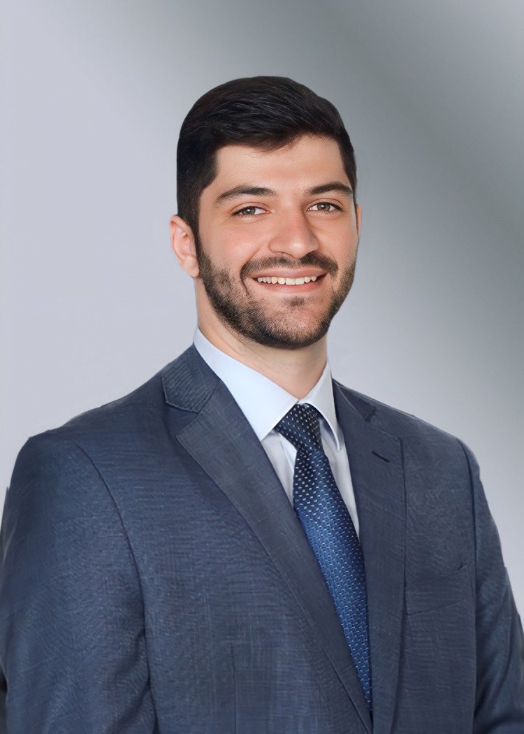 Hello #MedTwitter 

I am Mohammad Jarrah, an #IMG from <a href="/lebamericanuni/">LAU</a> 🇱🇧 , and a current research fellow <a href="/uiowa/">University of Iowa</a>    

I am applying to #InternalMedicine for this #Match2024  

Looking forward to connecting with programs and peers !!