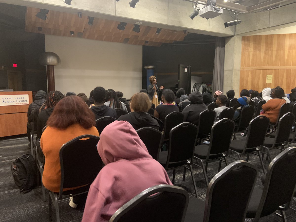 mc2stemglsc's tweet photo. Many thanks to @SonyaPryorJones, the Chief of Youth and Family Success for #Cleveland! She came out to chat with our students about their capstone projects this week! https://t.co/Xuiysl3Ke9