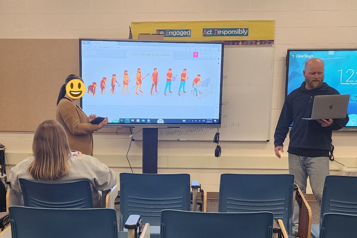 SGettman11's tweet photo. Started the day with a review of @NUITEQSnowflake Chorus on the @GetClearTouch panel. Then finished with a plan to support @HASDBearcats teachers in taking their instruction to the #CTNextLevel.
#bestjobever https://t.co/SfkuPXCZmv