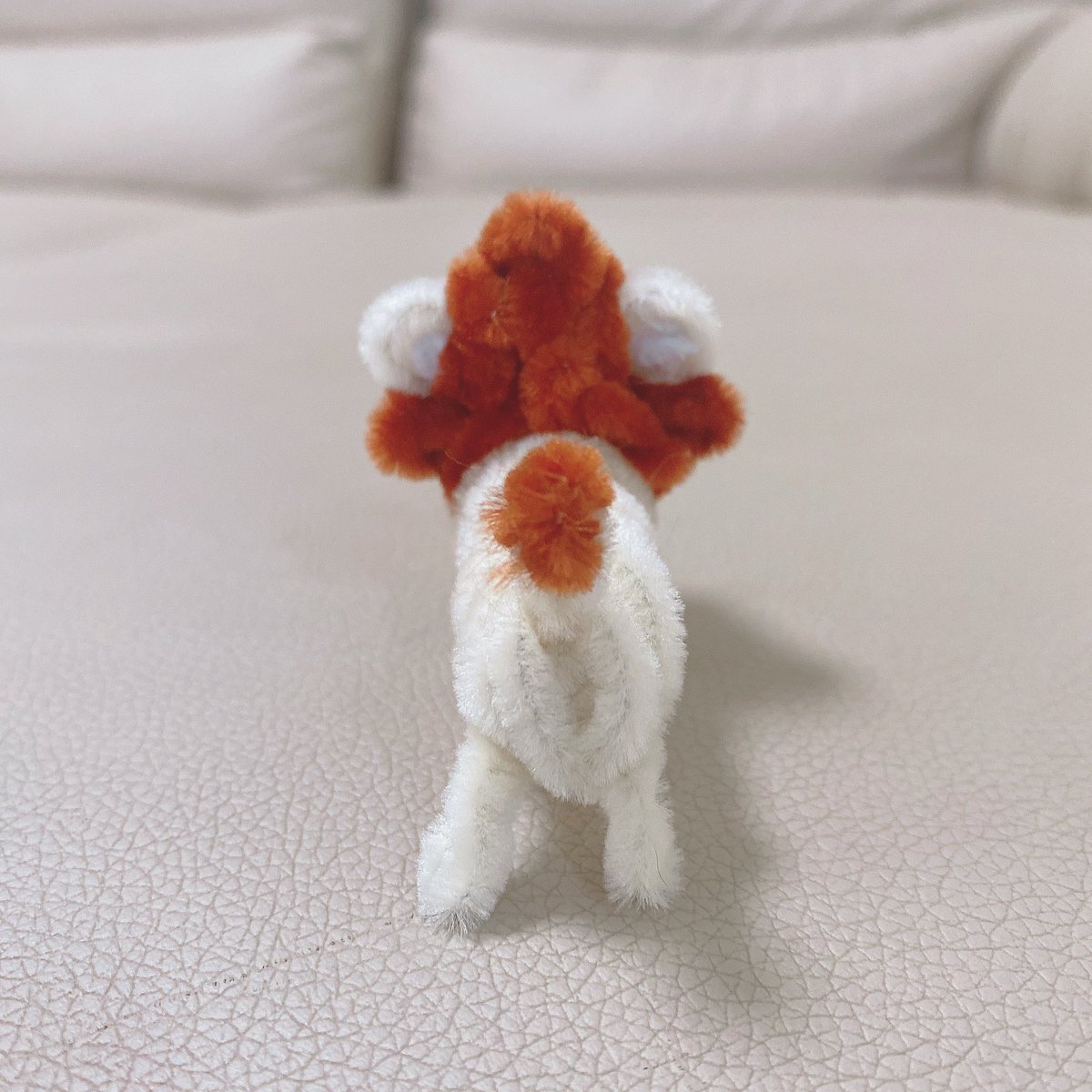 こんなんできましたーー♡
こちら、針金にカラーのふわふわがついた、カラーモールを使った
『ミニミニ学長ライオンさん』

立て髪が無かったら、くまさん？
いやいや、学長で！よろしくお願いします😊😆
#リベ大 #リベシティ #リベ大生と繋がりたい