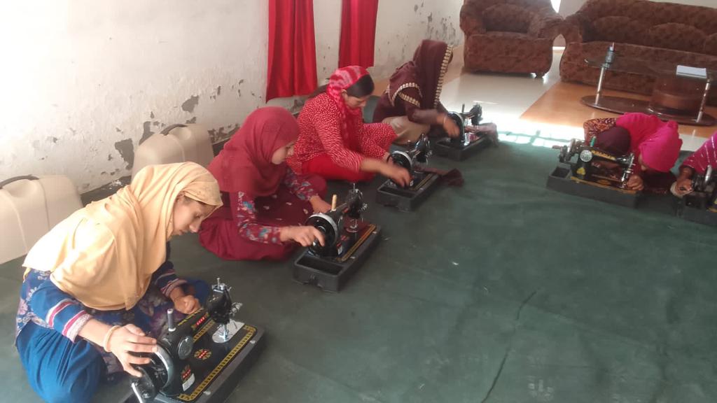 prodefencejammu's tweet photo. #IndianArmy inaugurated a Silai Institute for women at #Kulali (J&K) under the flagship of
#OperationSadbhavna. The Institute is aimed to encourage the ladies of the region to attain the motto of #AtmnirbharBharat & #WomenEmpowerment.
@SpokespersonMoD
@adgpi
@OfficeOfLGJandK https://t.co/kOZj8HHkV8