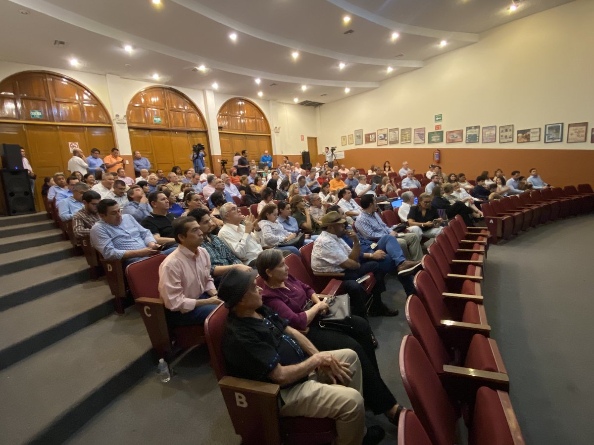 🔴 | En estos momentos da inicio la presentación del libro “Testigo de Primera Mano” escrito por el maestro @Rquirrin a 40 años de fundación del Semanario Primera Plana.