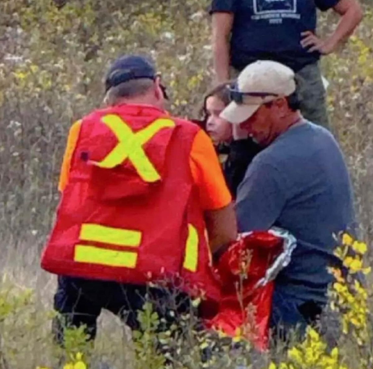 Missing_CA's tweet photo. 5-year-old boy found safe after massive search around Frog Lake First Nation, Alberta - #Alberta #FrogLakeFirstNation #missingperson #missingpeoplecanada

 https://t.co/55ilpBT3eR https://t.co/3e0xhVuzeD