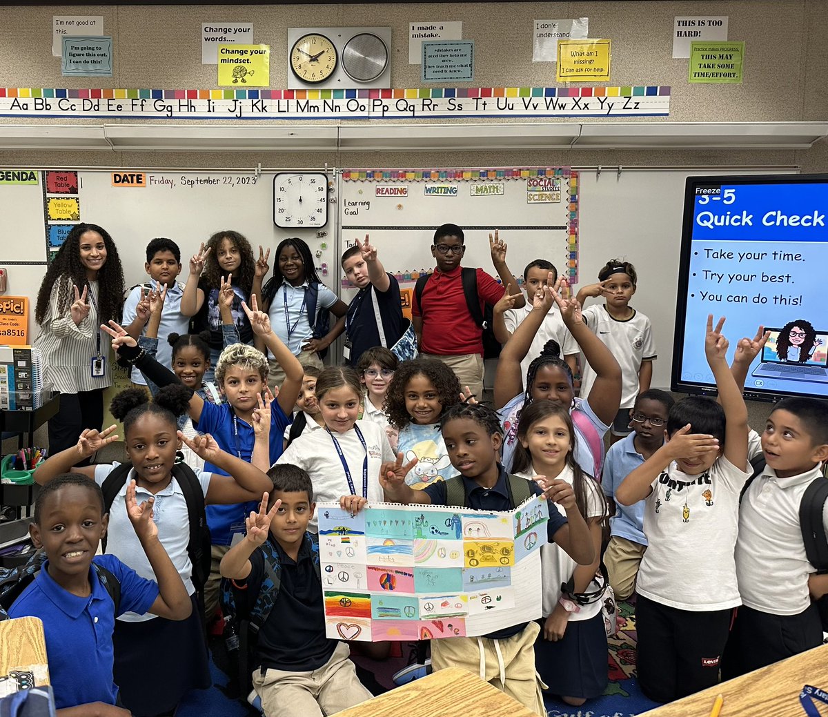 LCMS_Principal's tweet photo. Our Owls celebrated Choose Peace Stop Violence week! We choose to spread compassion, kindness and hope!!!#MaplewoodMinded #OWLSPride #MagicalYet #growthmindset https://t.co/hcOSouJbBK