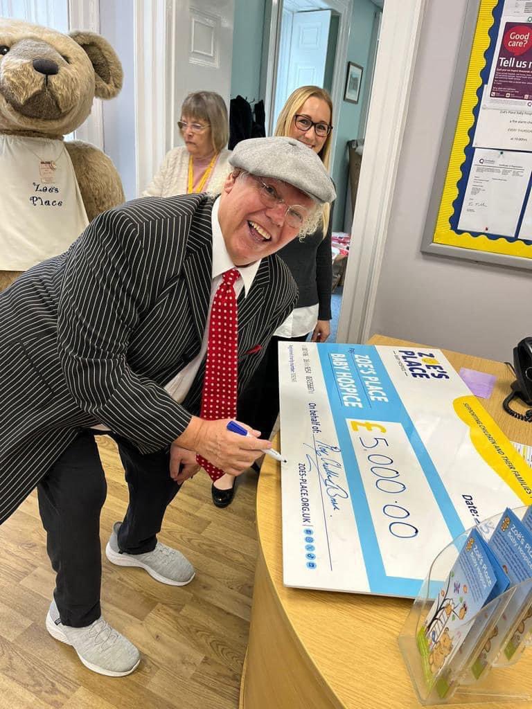I popped into Zoe’s Place today to give them a cheque for £5000, it warms your heart to see how much the staff here look after the children👍🏼
Chubbs