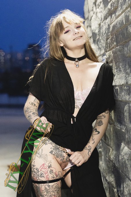 Who doesn&rsquo;t love a girl who slutty in public 😈 https://t.co/OJlUHRvpap