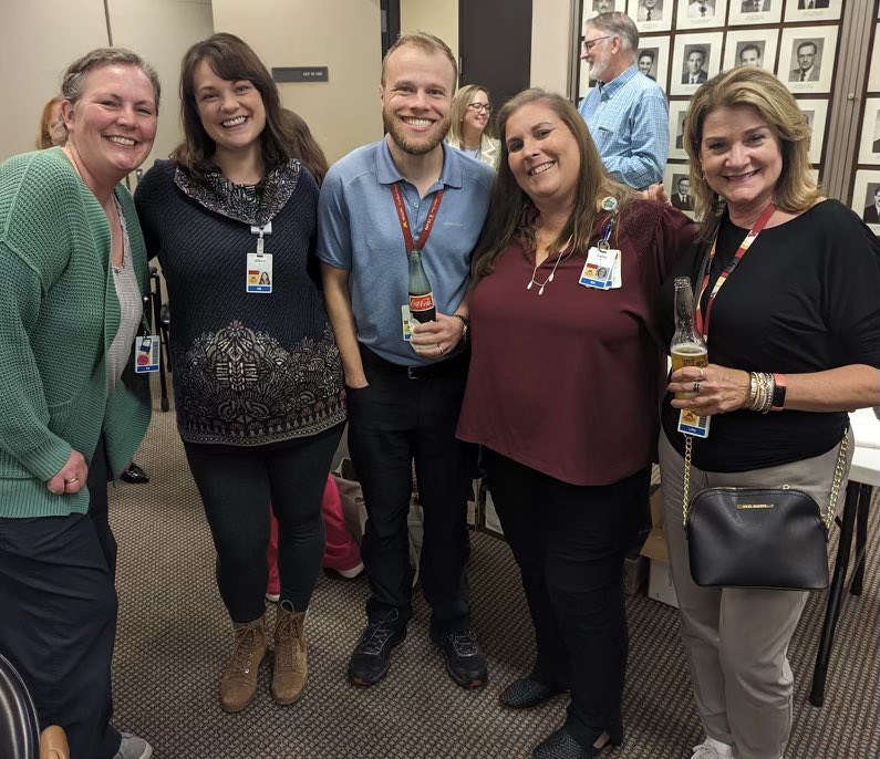 Great time getting the entire UMN transplant team together for the liver #transplant appreciation tonight!

We have an amazing team of RNs, social workers, coordinators, administrators, APPs, radiologists, anesthesiologists, pathologists, surgeons & hepatologists!

#livertwitter