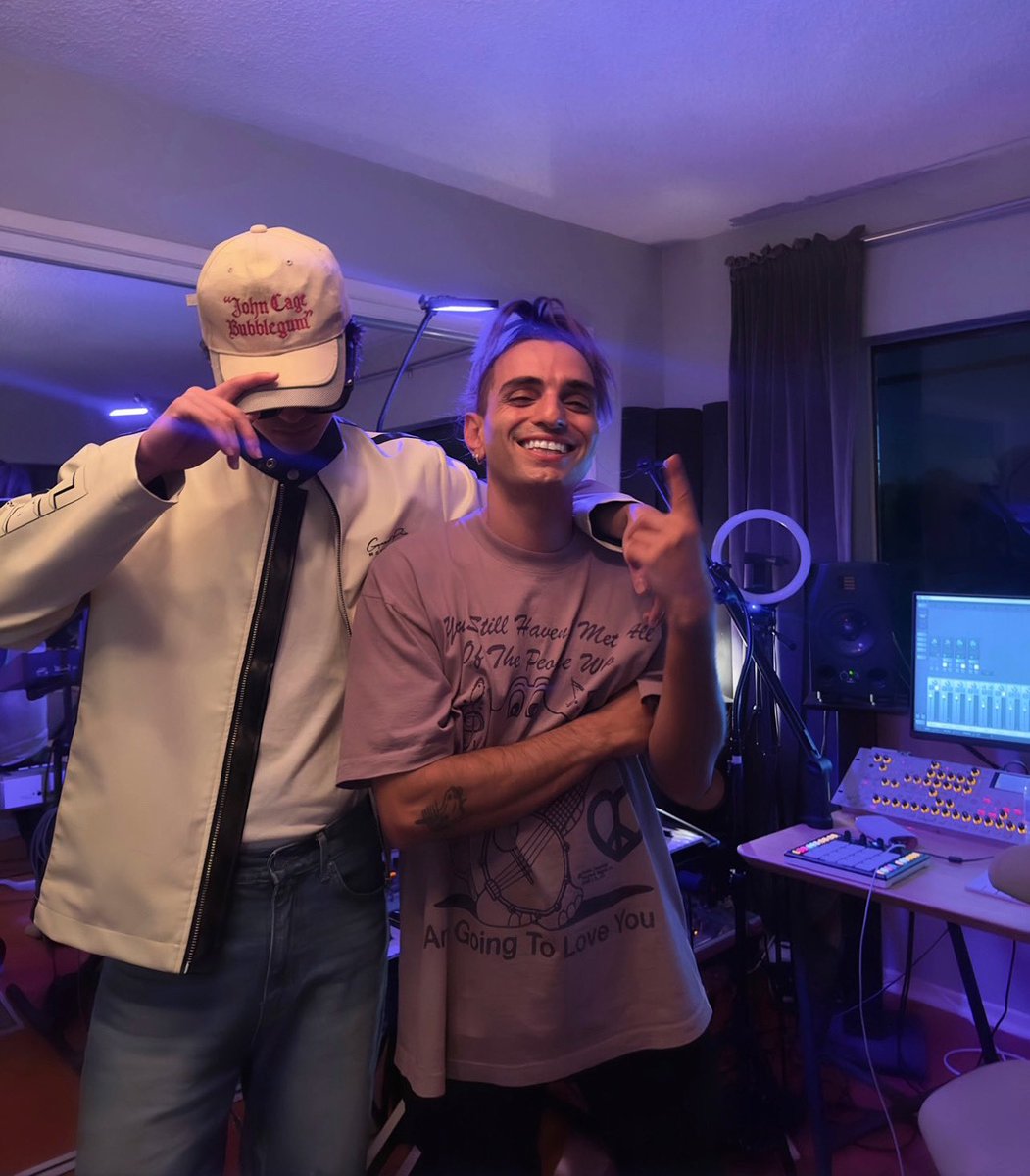 AFSHeeNMUSIC's tweet photo. Next chapter loading… @CXK_official 
🌎💜🥇 https://t.co/MCD2XNyPVI