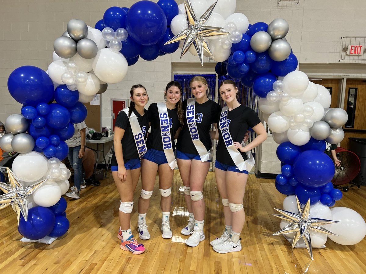 Celebrating this awesome crew couldn’t have been any easier!! Midview volleyball will FOREVER be better because of this group💙