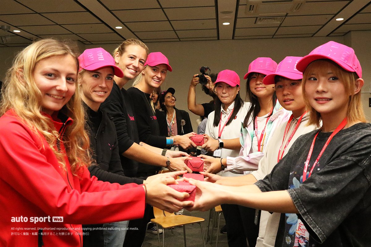 AUTOSPORT_web's tweet photo. 世界と日本の女性ドライバー11名がWEC富士で交流「モチベーションや志の差を感じた」と刺激に
https://t.co/cfsCw14djP
#WEC #6HFuji #WECjp #KYOJO #アイアン・デイムス https://t.co/UKRSNiejEg
