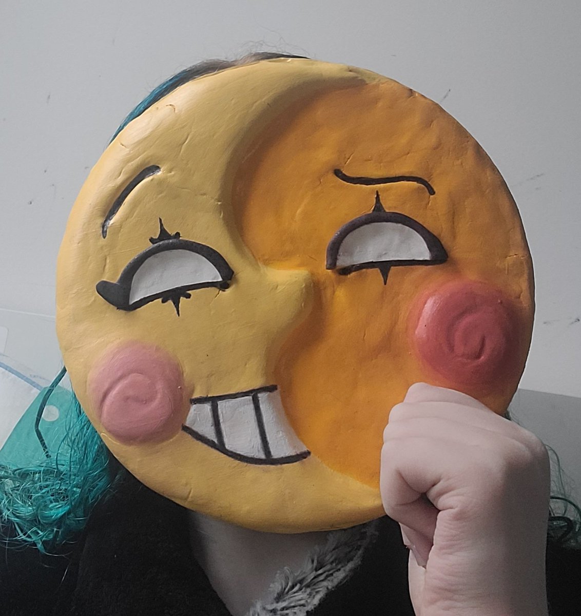 erinkelley's tweet photo. L is prepping for Halloween... #fnafsecuritybreach #sundrop #yesiknowitsthecandy https://t.co/L7QCb3J27W