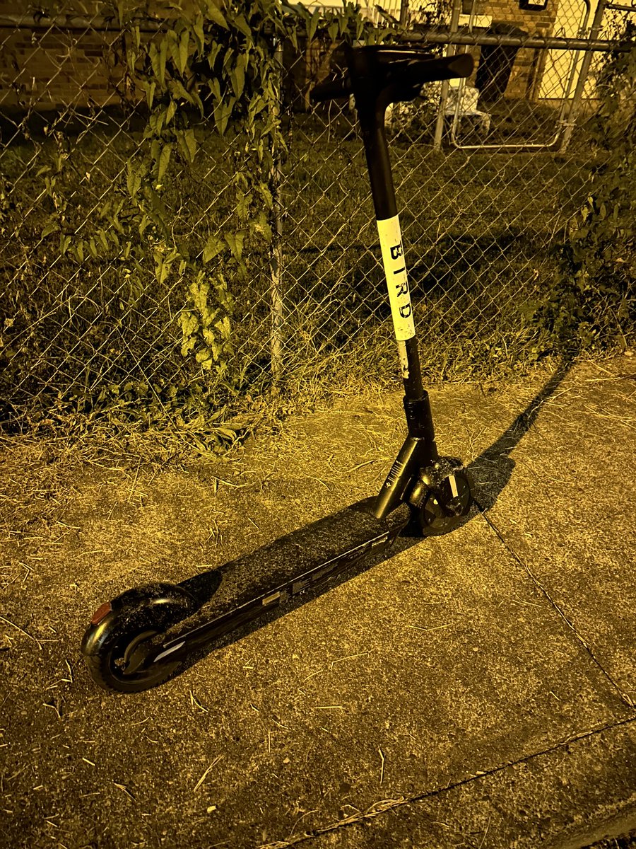 SpencerWeather's tweet photo. Well i would have actually ridden it but… It didn’t work. 0-1 for Bird Scooters in Charleston. Prob won’t try again. #transportationfail https://t.co/xWO3HXHJBZ
