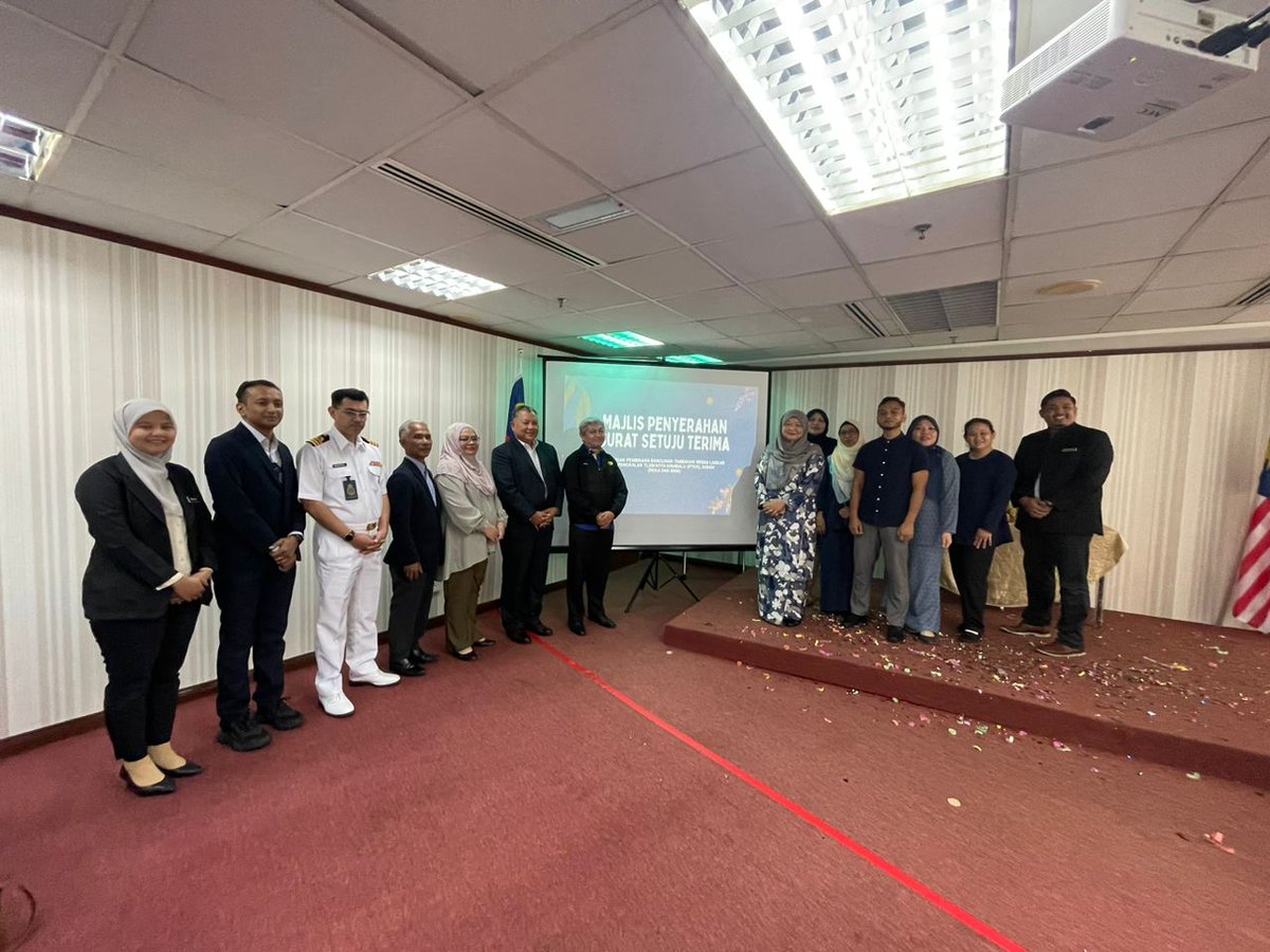 Telah diadakan Majlis Penyerahan Surat Setuju Terima (SST) bagi Projek Pembinaan Bangunan Tambahan Wisma Laskar di PTKK (Reka &amp; Bina) pada 22 September 2023.
<a href="/CksJKR/">Cawangan Kerja Keselamatan JKR Malaysia</a> <a href="/IPJKR_Official/">JKR Malaysia Rasmi</a>