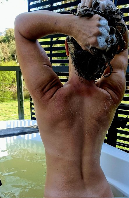 This is the life, morning  bath, and coffee on the deck. https://t.co/obFqDg6mFn https://t.co/BvXuoV