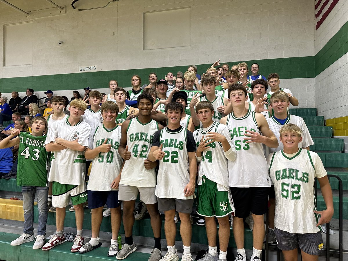 dflat15's tweet image. Gael fans across the board in St. Edmond gym tonight #CatConverts @Ryan_OHern @mrshort2005