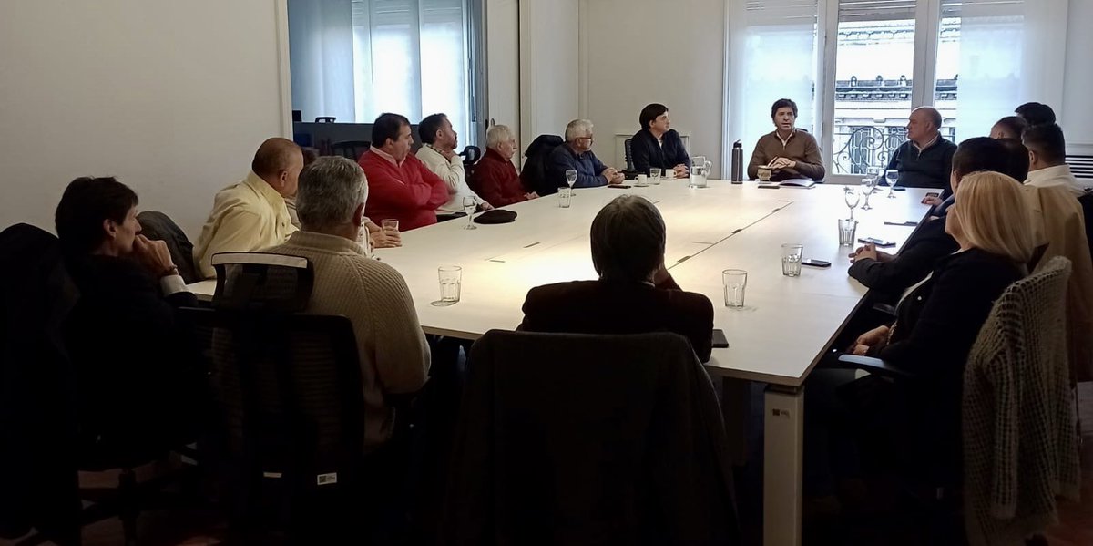 Reunión con <a href="/SebastiangdlCh/">Seba Garcia De Luca</a> y <a href="/mculatto/">Martín Culatto</a> y <a href="/VecinalistasBA/">Vecinalistas BA</a> definiendo acciones  para la campaña #presidencial2023 Asumimos compromisos y los cumplimos.