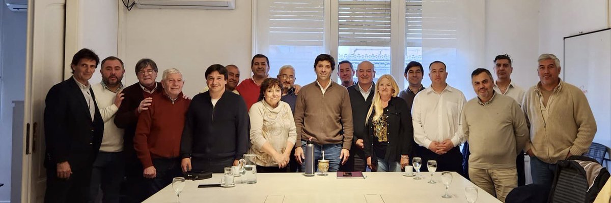 juancjuarez11's tweet photo. Reunión con @SebastiangdlCh y @mculatto y @VecinalistasBA definiendo acciones  para la campaña #presidencial2023 Asumimos compromisos y los cumplimos. https://t.co/jO85NexS5Z