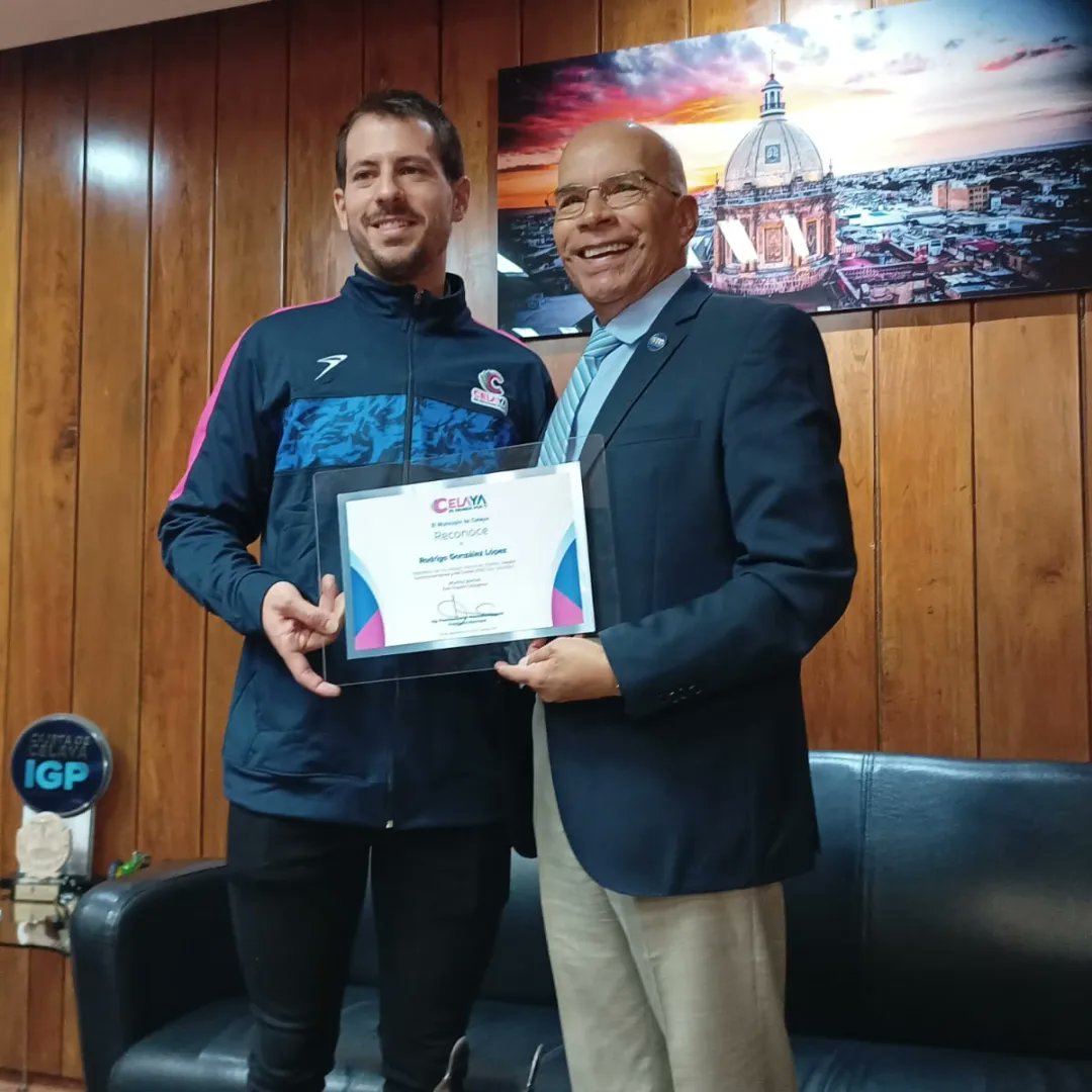 DecalogoOficial's tweet image. #Celaya
«Eres una inspiración» aplaude Javier Mendoza a triatleta celayense
👇🏽
decalogonews.com

#política #Xports #orgullo #celayense #presidente #PresidenteMunicipal #deporte #deportista #municipio #Decálogo 

@municipiocelaya @jmendozamarquez   @deportesideccelaya