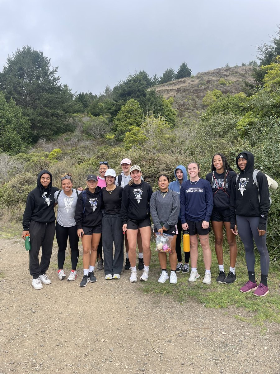 Menlo Women's Bball tweet media