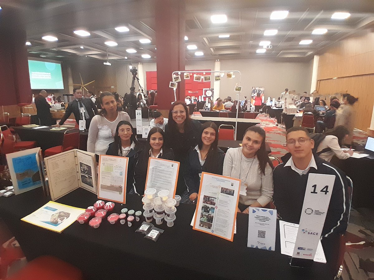 TamaraPaolAH's tweet image. La Participación es central en la construcción de Paz. Cada aporte qué hacemos contribuye, hoy desde la mesa distrital de docentes, y acompañando la RECA. Somos Red de escuelas cómo territorios de paz #Redespaz @Deidamiapiensa @EdnaBonillaSeba @Educacionbogota