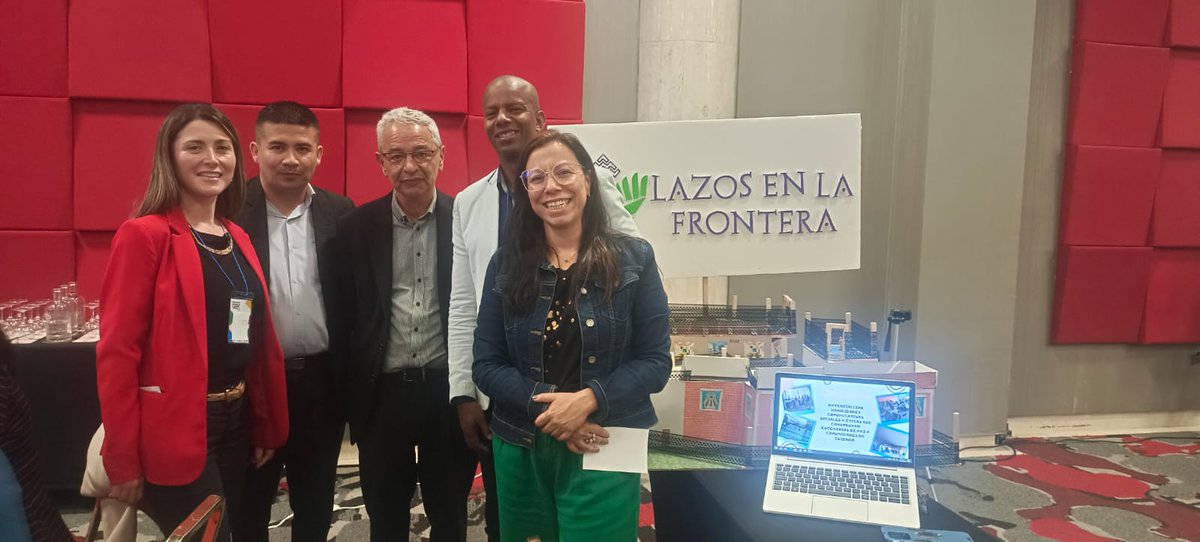 TamaraPaolAH's tweet image. La Participación es central en la construcción de Paz. Cada aporte qué hacemos contribuye, hoy desde la mesa distrital de docentes, y acompañando la RECA. Somos Red de escuelas cómo territorios de paz #Redespaz @Deidamiapiensa @EdnaBonillaSeba @Educacionbogota