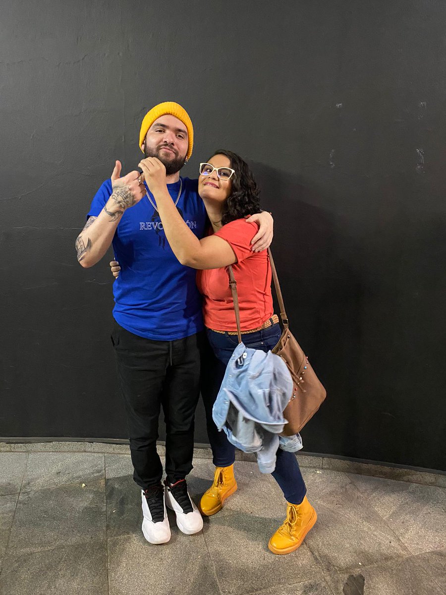bipolar0timista's tweet photo. A arte de simbolizar o que eu queria na real com esse delicioso... 🌚 
Melhor show de comédia da vida e com um glúteo de dar inveja. 

@tiagosantineli https://t.co/V12yhsofTe