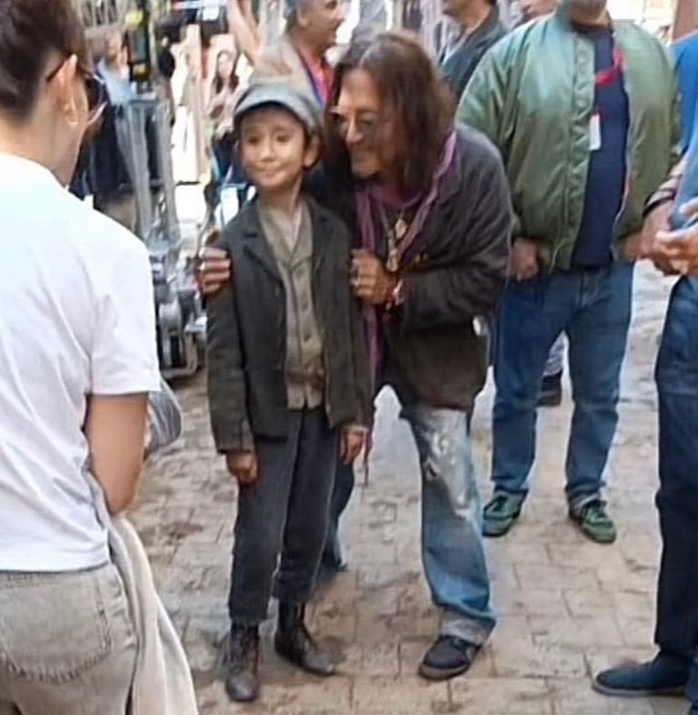 he's one of the most (if not the most) important people on that set yet he's more excited than the little kid 🥹