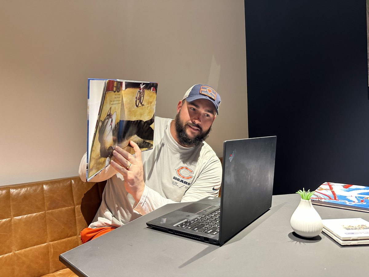 Today, #DaBears OL @lucaspatrick62 participated in a virtual PNC Homeroom Huddle reading visit w/ children from an early childhood center in Peoria.