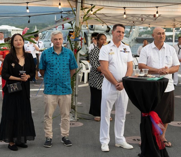 HE Gareth Hoar boarded USS Jackson during its visit to Apia as part of #PacificPartnership2023.  

PP23 aims to contribute to humanitarian and disaster relief preparedness in Samoa and across the wider Pacific 🇼🇸