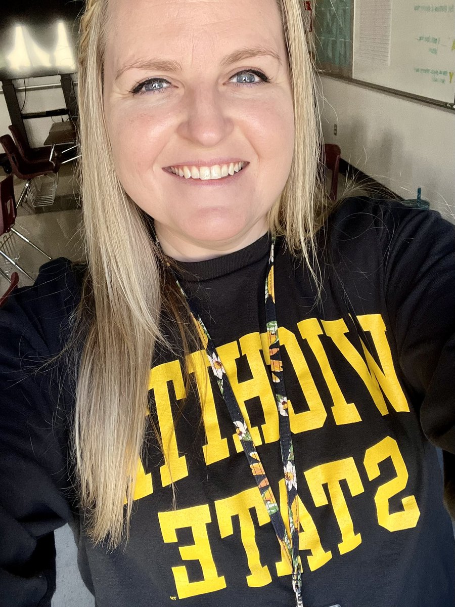MsHolmes_AMS's tweet photo. I might not have attended Wichita State University, but I still have hometown pride! 🌾 #IrvingGoesToCollege https://t.co/QCWYZjx1Wh
