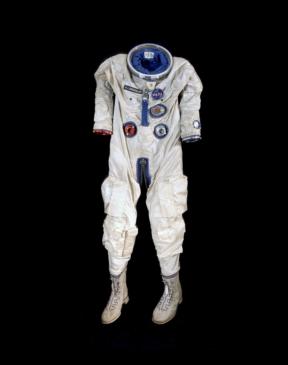 spacesuitmaster's tweet photo. Discover the #Gemini G3-C #spacesuit worn by Gus Grissom for his 1965 Gemini 3 mission, his 2nd orbital trip with #NASA. Made by David Clark Company, it's similar to U.S. Air Force suits but has unique life-support features for space emergencies. #Smithsonian https://t.co/8USuXCcszh
