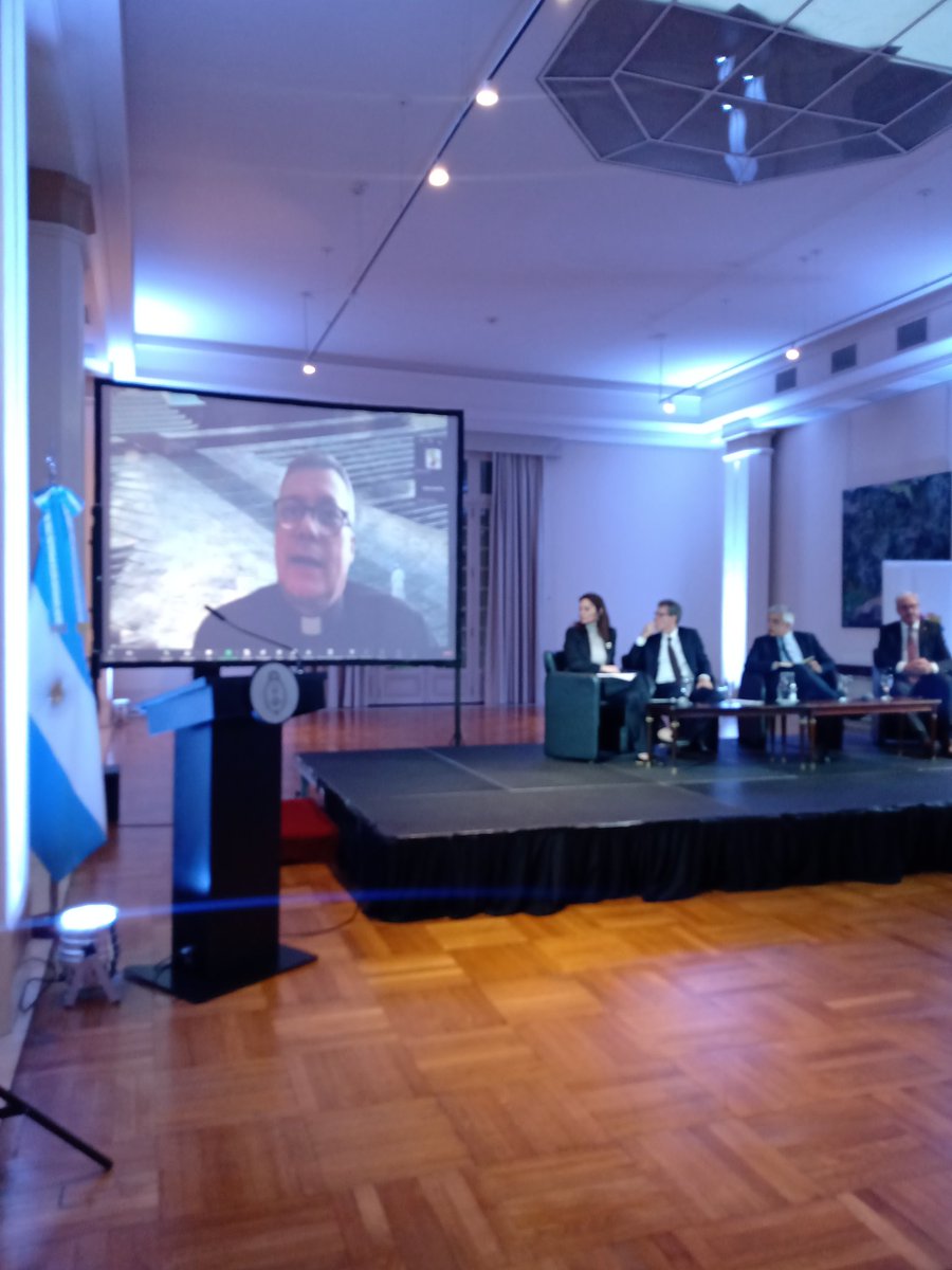 Monseñor Lucio Ruiz desde Roma nos habla de la importancia de aferrarse a la Esperanza en estos tiempos tan convulsos. 
#ProgamaInternacionaldelaEsperanza