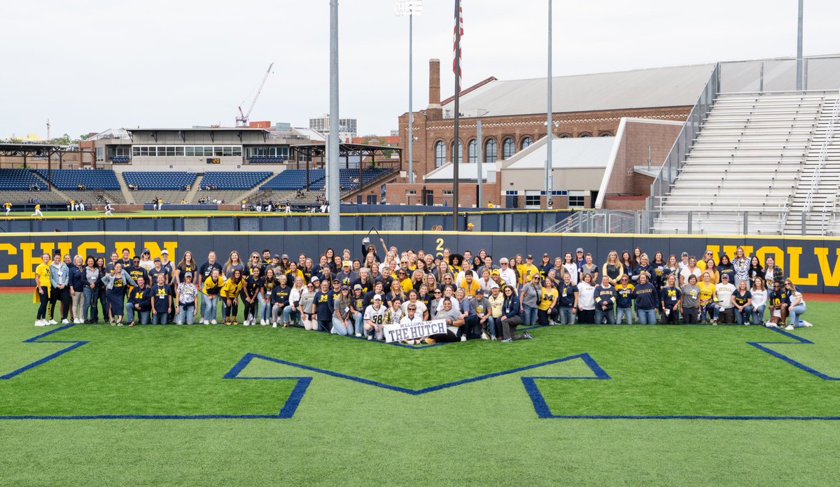 Michigan Softball Sisterhood. 💛💙

#ForeverGoBlue