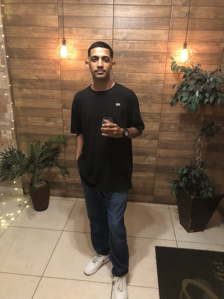 “Você não imagina quantos que sorri querendo te apunhala “🧐
