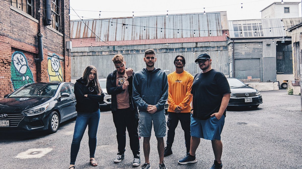 itsxndr's tweet photo. So glad we've finally revealed this item in prep for the new @VyrusCo drop this Friday so I can finally share one of the HARDEST photos from #VyrusCon
TELL ME WE DON'T LOOK LIKE WE'RE ABOUT TO DROP THE DOPEST METALCORE MATH ROCK SKA ALBUM OF THE YEAR!!! π€£ https://t.co/auYeAwxcOS