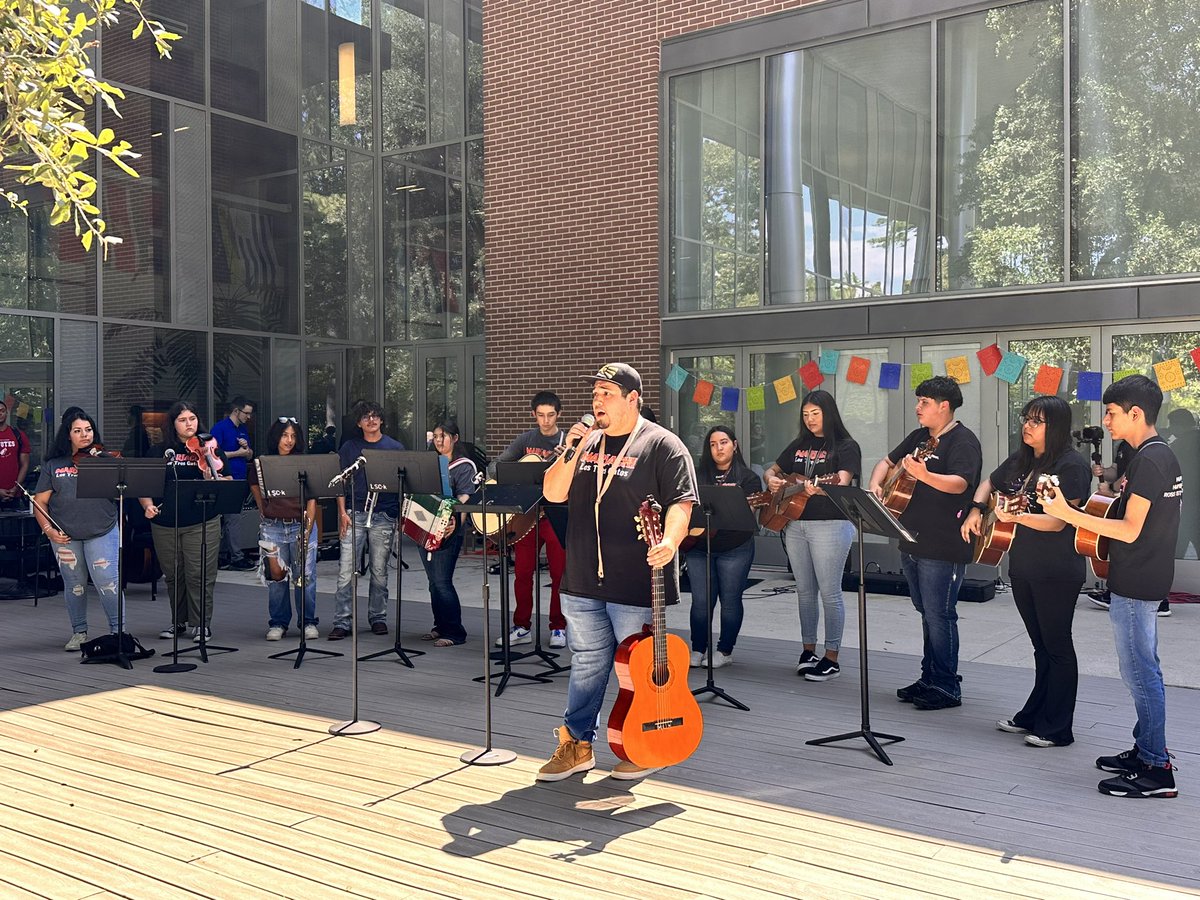 HumbleMariachi's tweet photo. Thank you Lonestar College Kingwood for having us be a part of your Hispanic heritage month kickoff! Beautiful campus and amazing people all very helpful. #HispanicHeritageMonth2023 #HispanicHeritage @HumbleISD_HHS @HumbleISD #HHSNextLevel #Morein24 https://t.co/sRUj6WhL1E