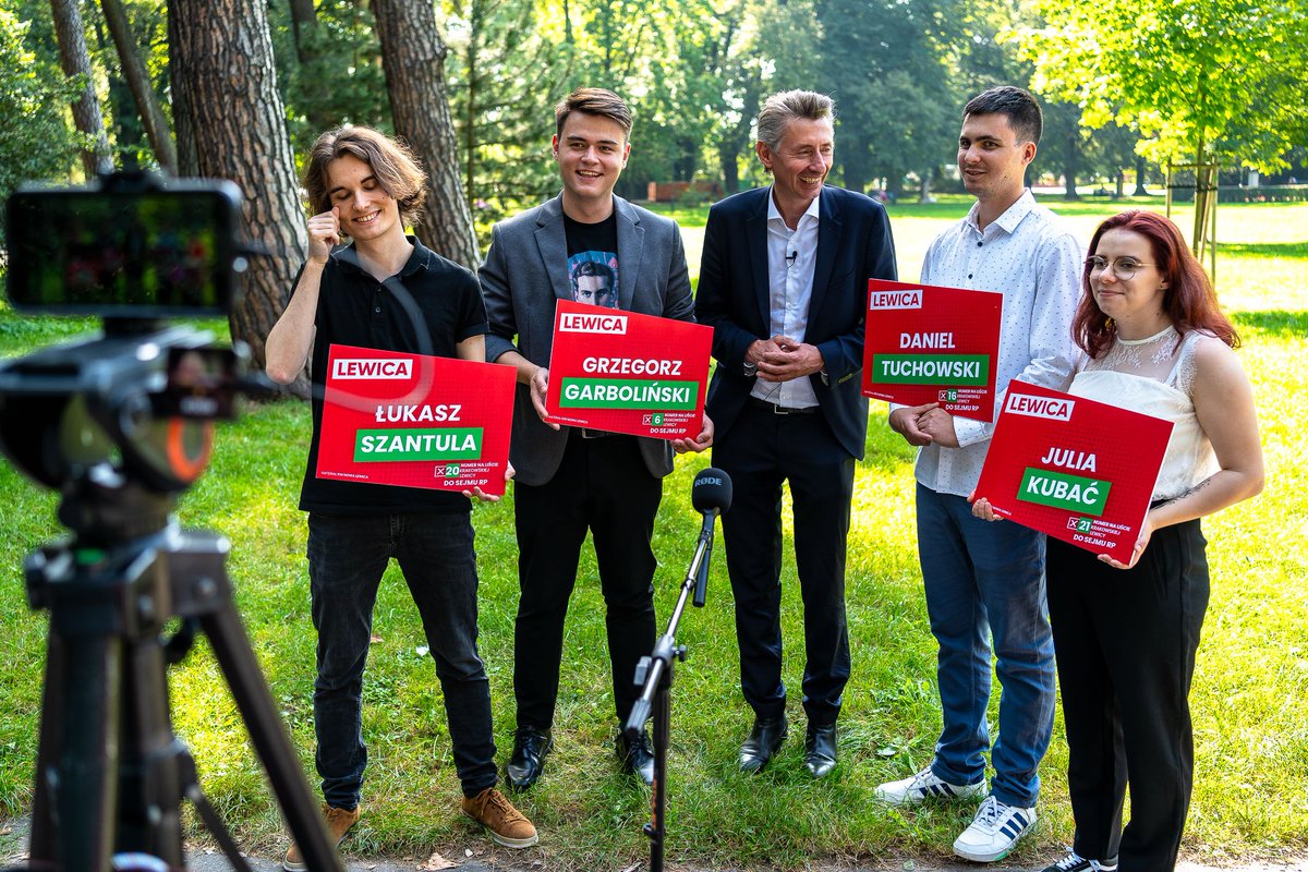 Na konferencji prasowej <a href="/__Lewica/">Lewica</a> w Krakowie przedstawiono młodych kandydatów i kandydatki poniżej 30 roku życia ❗

Kryzys klimatyczny dotknie bezpośrednio moje pokolenie, więc  kandyduje do Sejmu, aby mieć wpływ na politykę klimatyczną. 

Młodzi mają głos!