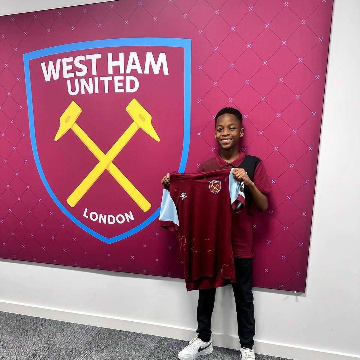 LSFC__'s tweet image. Well done to our U12 Imran for signing for West Ham ⚽️🙏🏾 

All the very best in your new venture, super proud of you 👏🏽